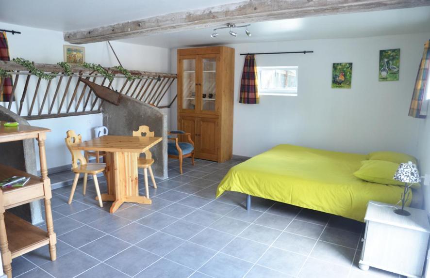 Bed and Breakfast La Petite Ferme à Mazé Extérieur photo
